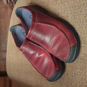 Clarks leather slip on walking shoes
